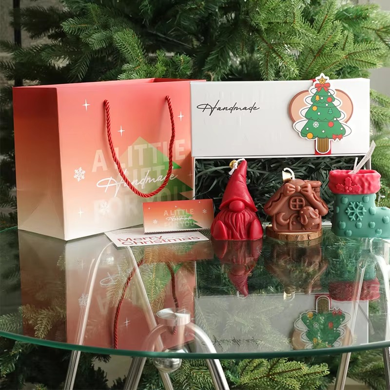 3個入り手作りクリスマスアロマキャンドルセット（サンタ、雪だ - Holiday Candle Set のレビューと価格